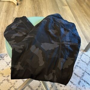 Yogalicious, Lux leggings with pockets, black camo size 1X